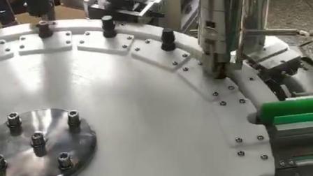 全自動(dòng)精油灌裝旋蓋一體機(jī)
