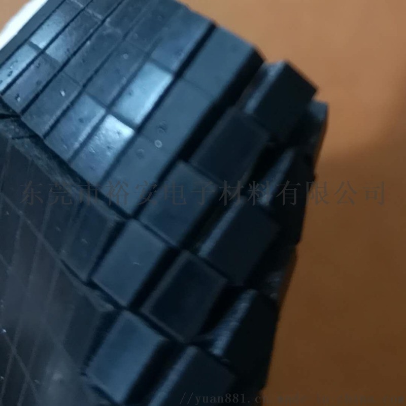 小規(guī)格硅膠腳墊防滑硅膠墊片硅膠墊自粘硅膠防滑墊