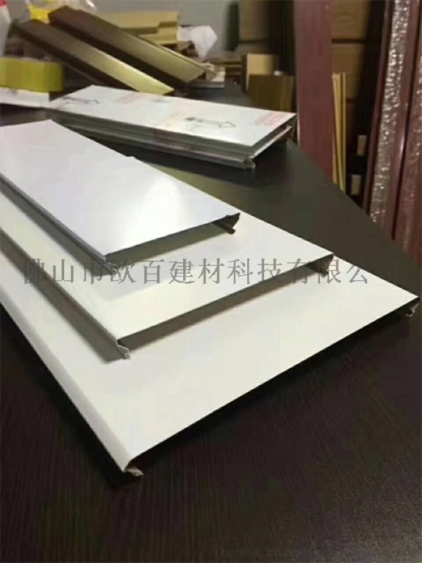 專(zhuān)業(yè)定制各種規(guī)格防風(fēng)鋁條扣鋁條板