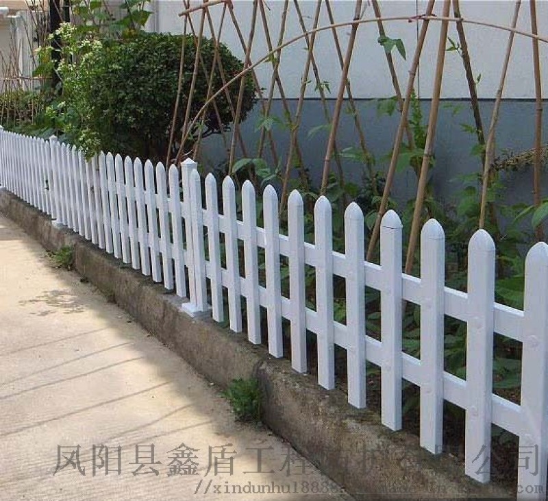 江蘇鹽城草坪圍欄廠家供應(yīng)